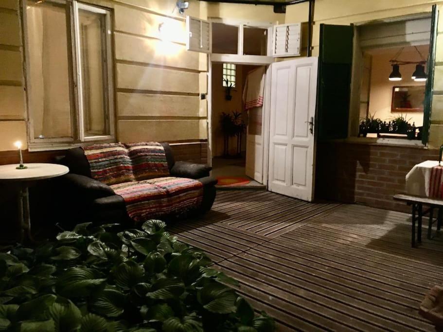 Vintage Studio Apartment, Garden And Free Parking Budapest Exterior photo
